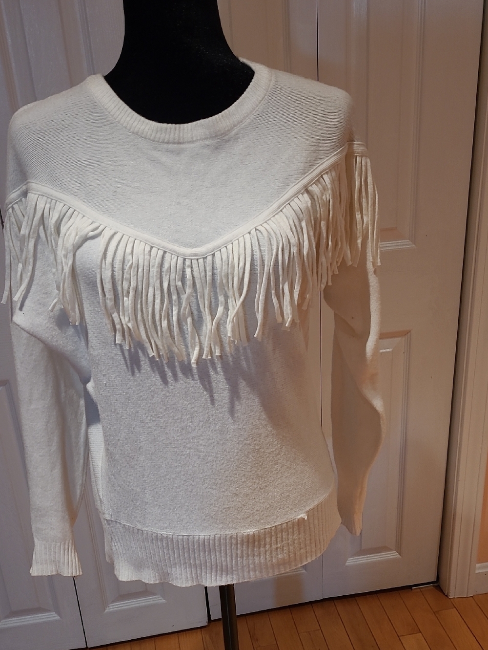 Chelsea & Theodore Cream Fringe-Trim Crewneck Sweater